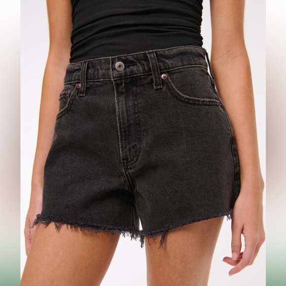Abercrombie & Fitch 90s Relaxed Cut Off High Rise Black Denim Shorts Size 27 - Picture 4 of 14